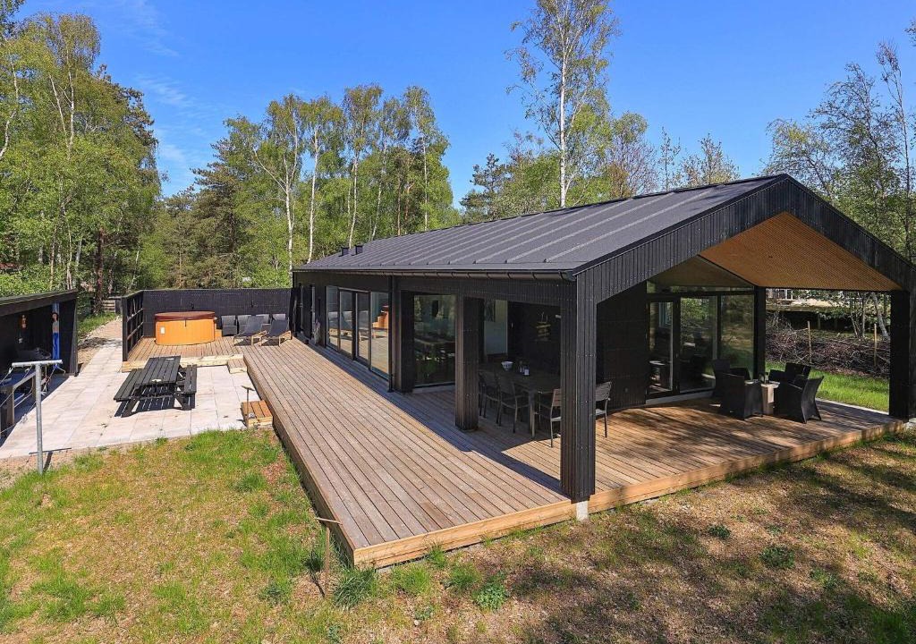 Vestero Havn House | 9 person holiday home in L s