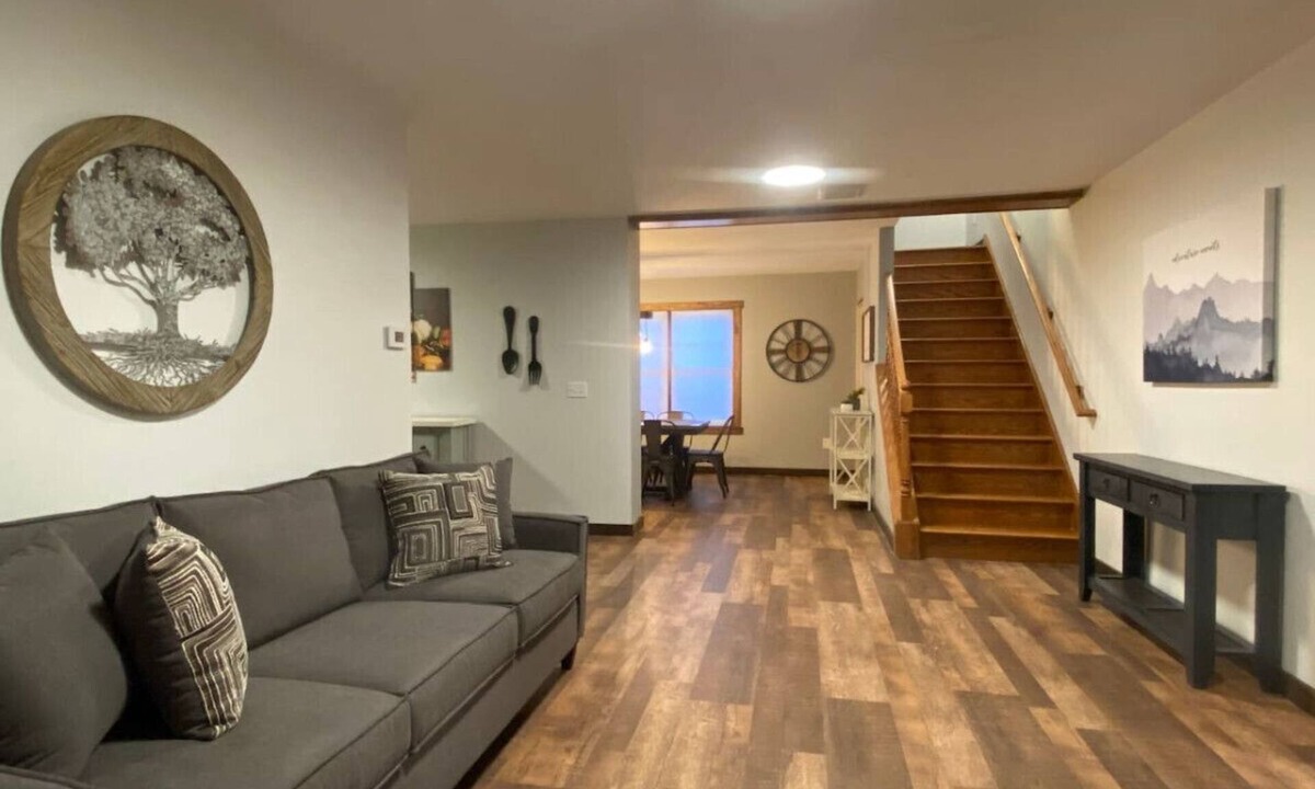 Marion Apartment | #9 - STUNNING*RENOVATED* *4BR HOUSE*