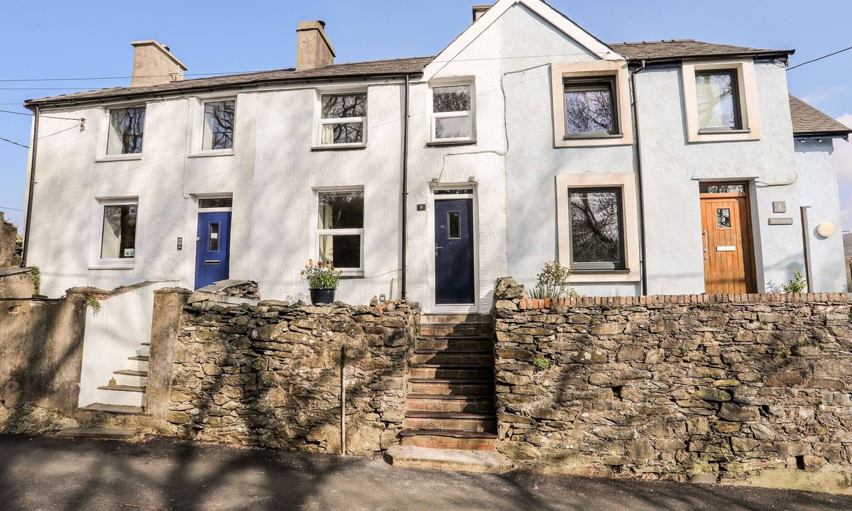 Gallt Y Foel Cottage | 9 TY DU ROAD, pet friendly, with open fire in Llanberis