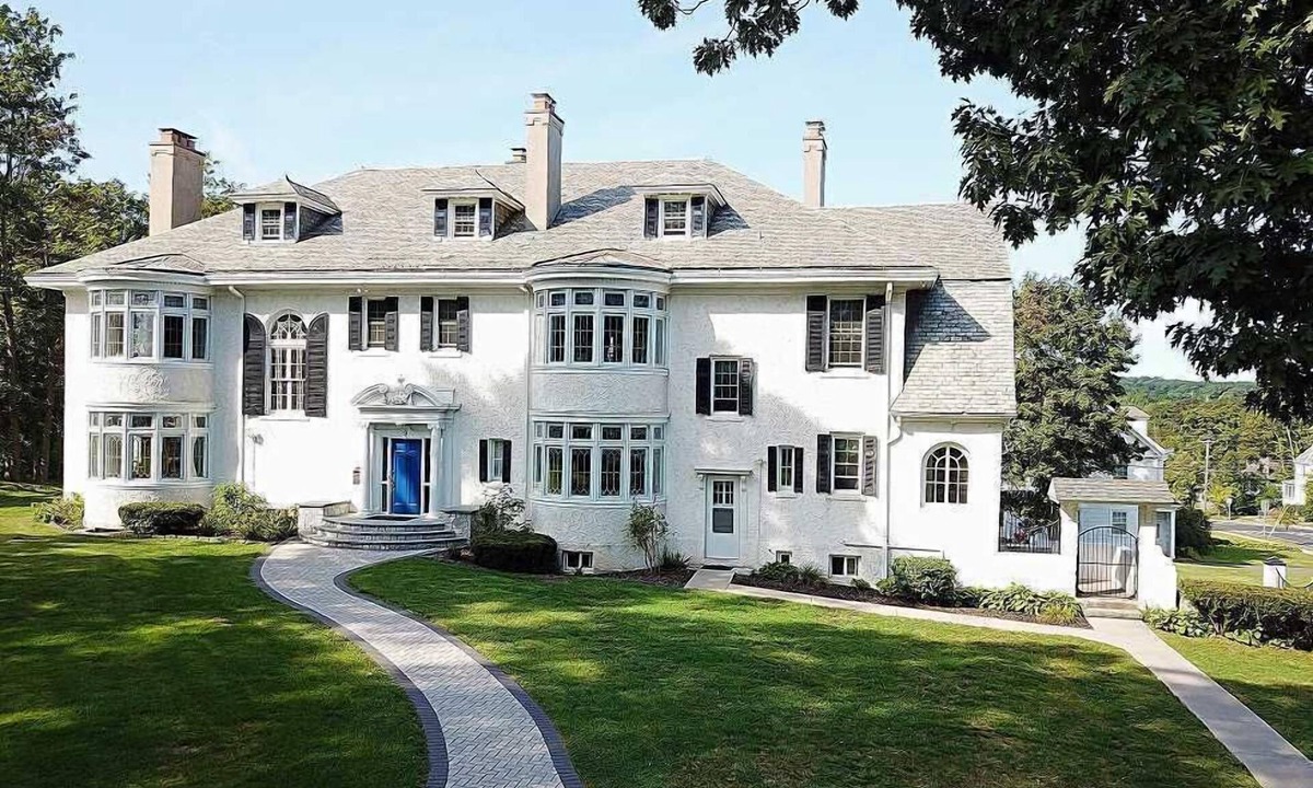 New Britain House | 90+ Day Stay Mansion