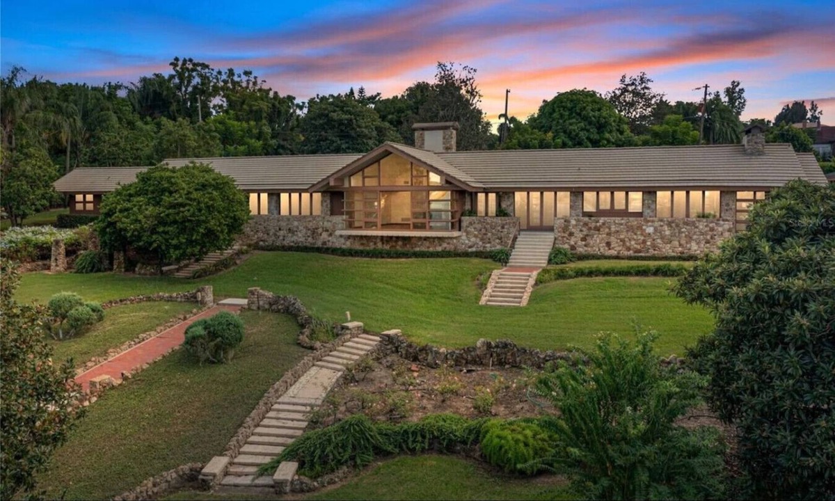 Lake Wales House | 900 sq ft Luxury Spa Suite · 2SA · Lake Views