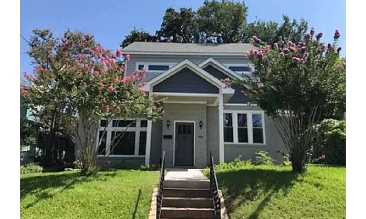 Austin House | 902 .