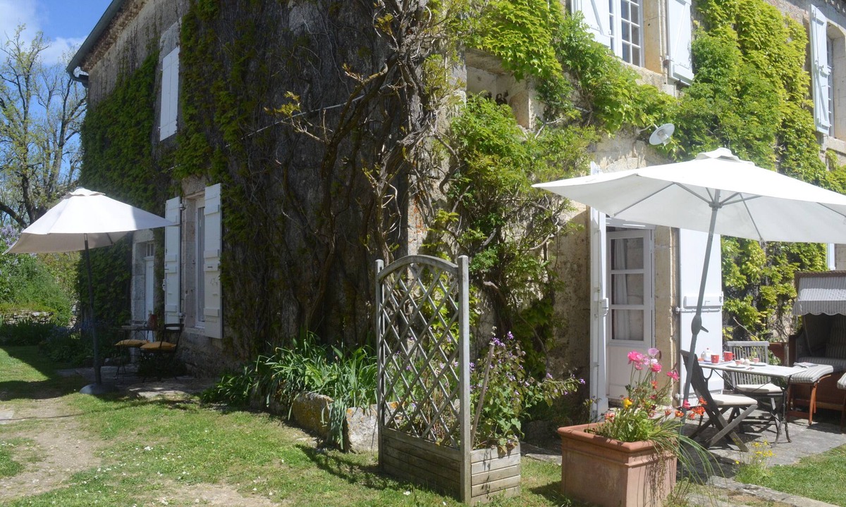 Serignac Apartment | 90m2 first floor appt in historic estate