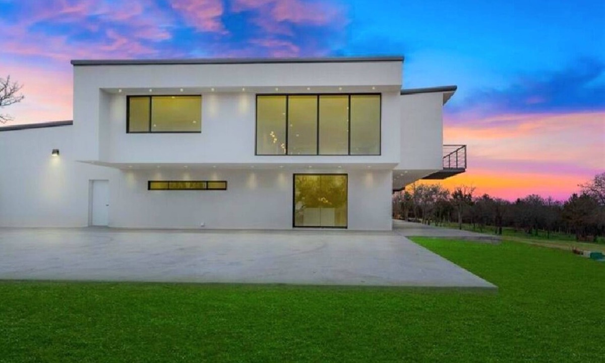 Ardmore House | 9200sqft Pure Lux W Pool/Spa Near Sandy Beach!