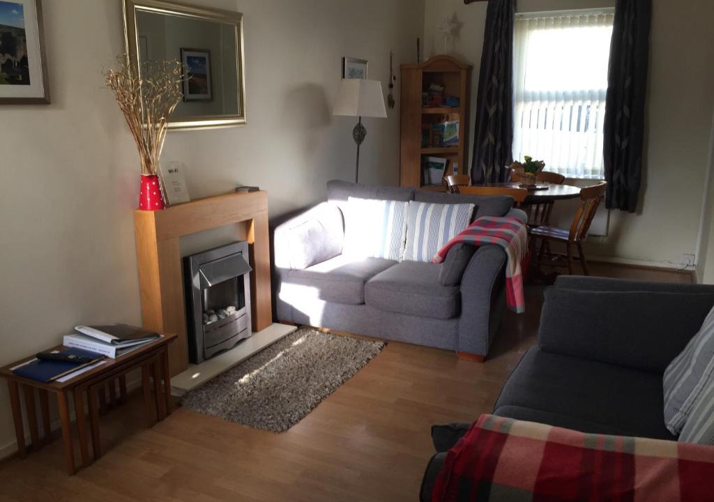 Llannon House | 94 High Street