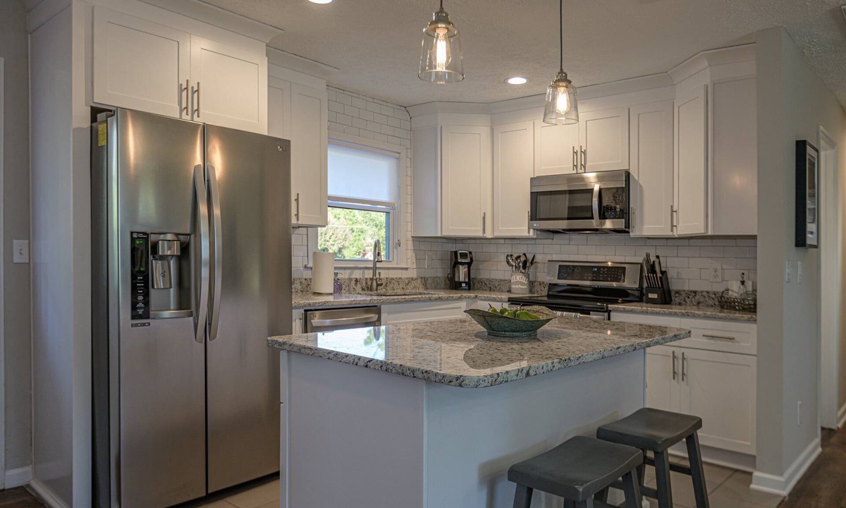 Addison Heights Cottage | 941 Pine Manor Family