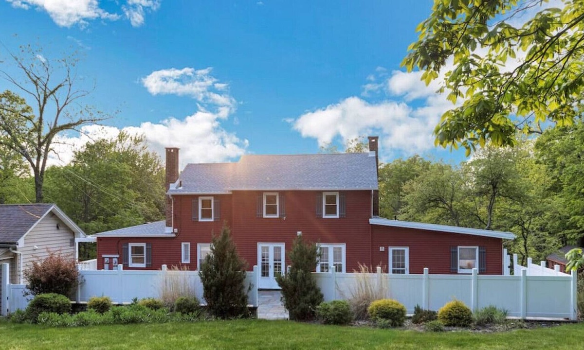 Firthcliffe House | 96) Charming Rustic Historical Carriage House