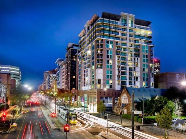 Adelaide Central Business District Hotel | 96 North Terrace Spa Apartment