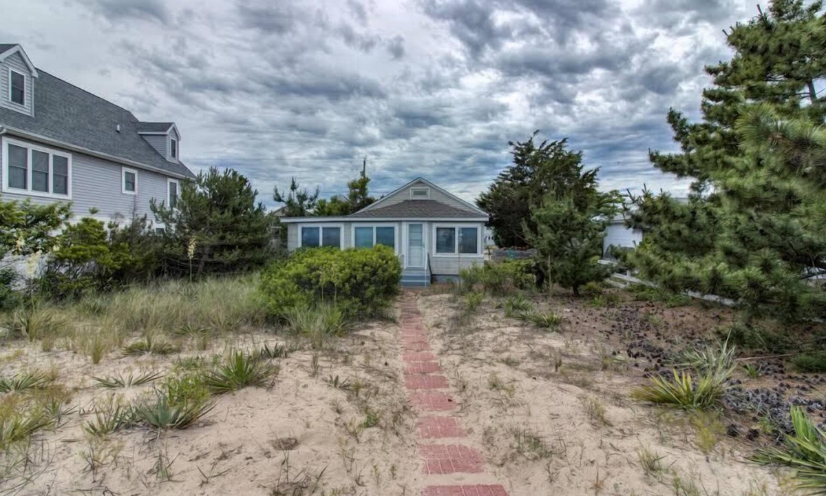 Prime Hook Beach House | 9819 Shore - Beachfront on Primehook Beach.
