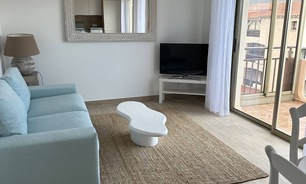 Sainte-Maxime City Centre Apartment | A 100 Mètres de la Plage et du Centre Ville : Piscine, Parking, Tout à Pieds!
