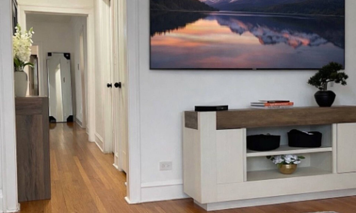 South Shore Apartment | A 3-bedroom, 2-bathroom residence that provides ample space and comfort.