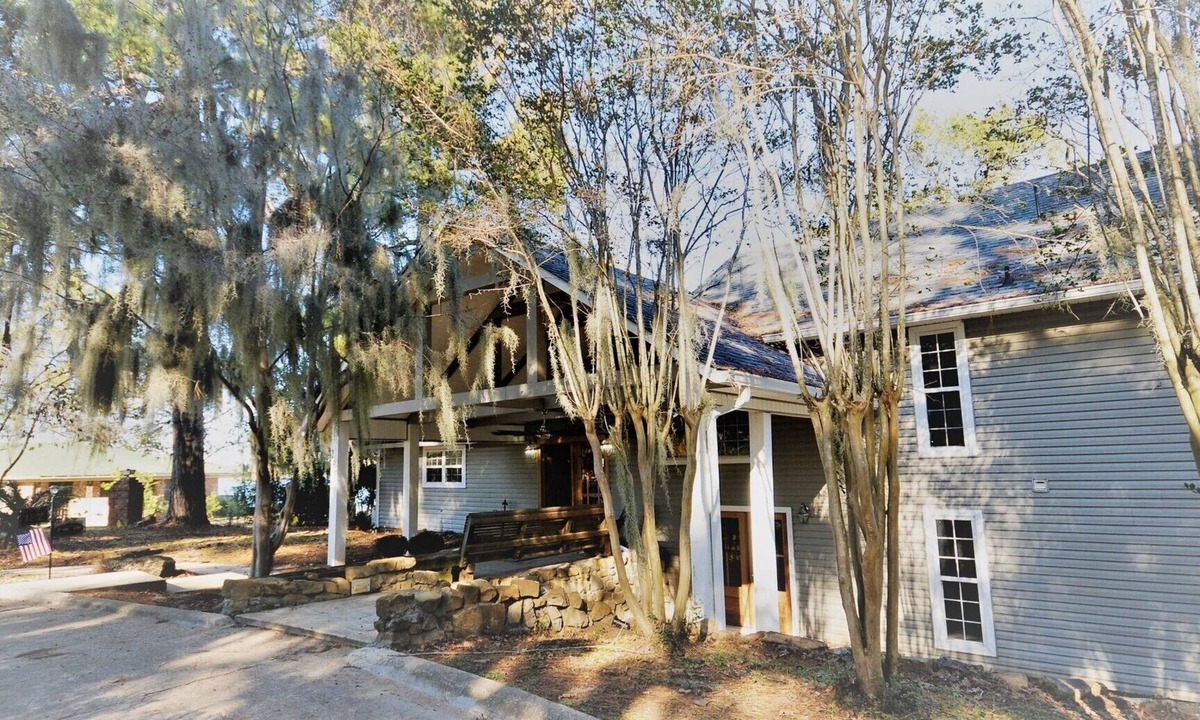 Natchitoches House | A&A Lakehouse