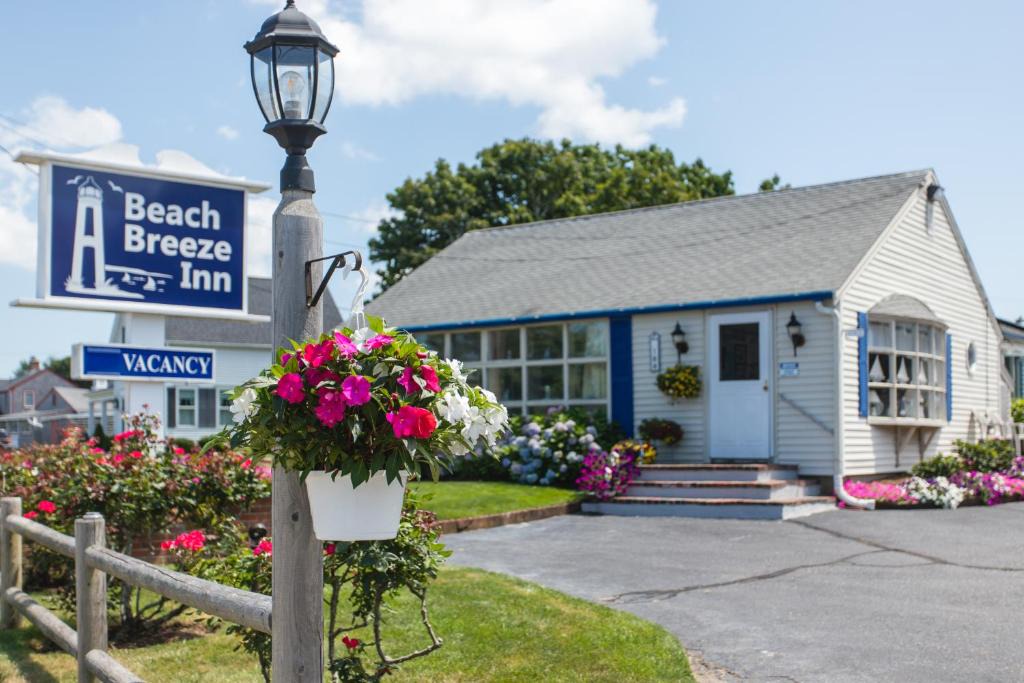 Northwest Harwich Hotel | A Beach Breeze Inn