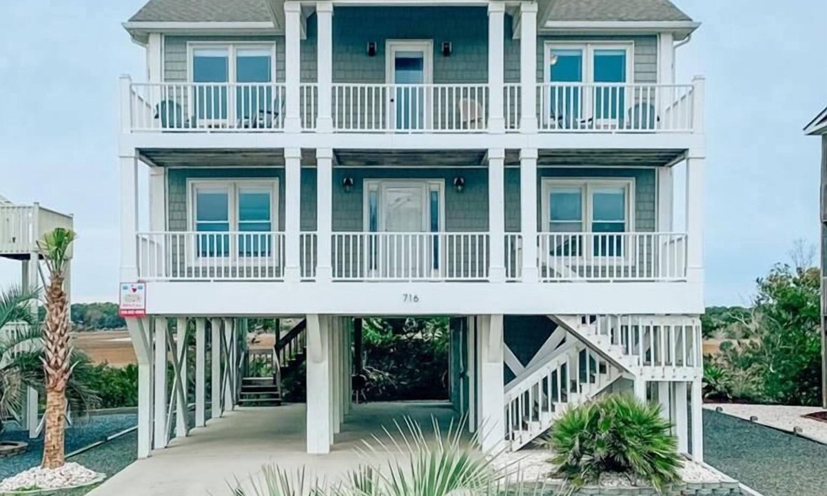 Holden Beach House | A Beach to Remember: Spacious 4BR, 3BA beach house in Holden Beach, perfect for families.