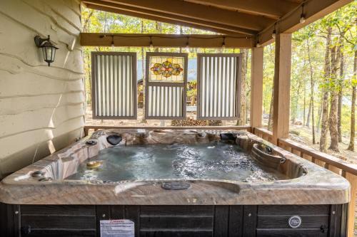 Mentone House | A Bear Lair - Hot Tub - Mountain & Sunset Views
