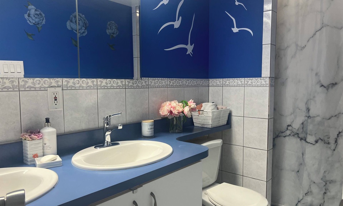 Willowridge Apartment | A beautiful 3 bdrm apt, located 10' from Pearson Airoport