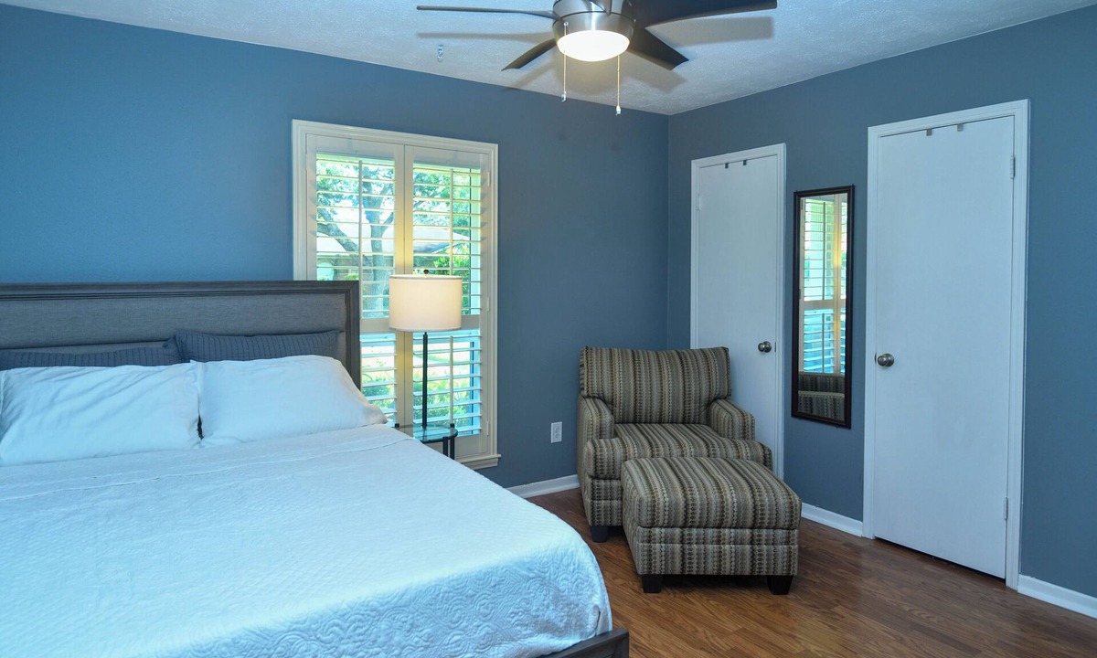 Meadows Place House | A beautiful home in a quiet neighborhood with recent updated features.