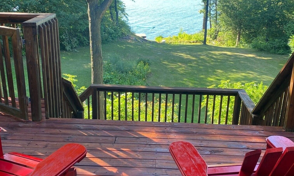 Calabogie House | A Beautiful Waterfront Home, Designed to Be Enjoyed Throughout All Seasons