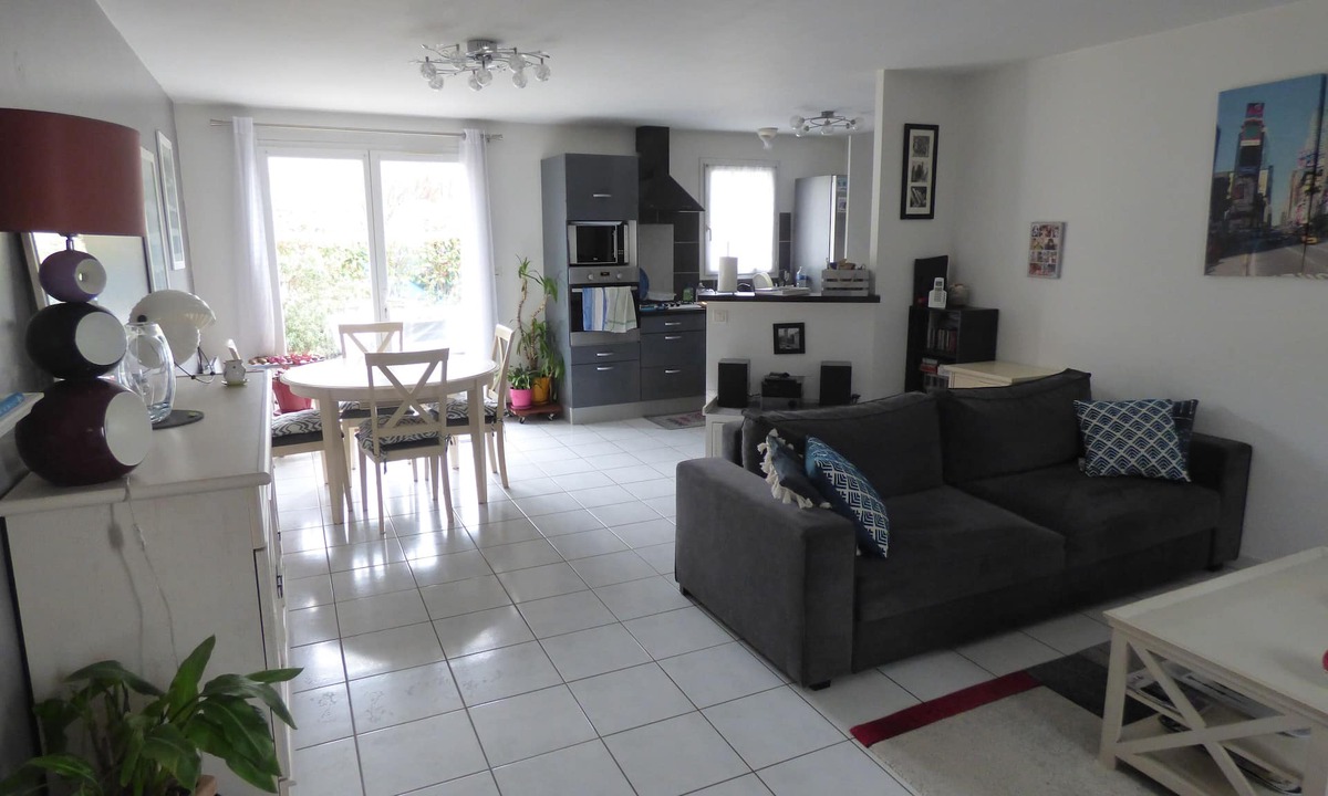 Brem Sur Mer House | A bird's delight