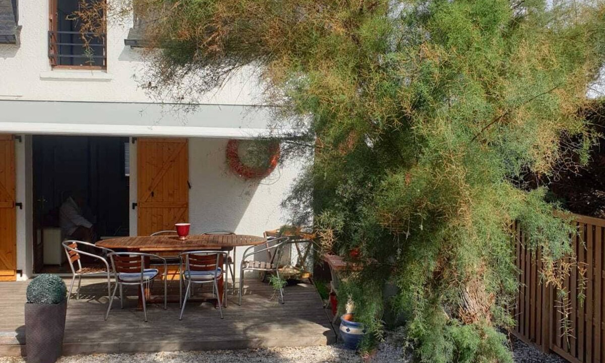 Batz-sur-Mer House | A blue house on the wild coast