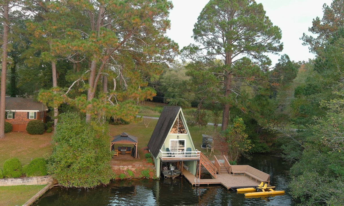Americus Cabin | A-Bode: Your Lakeside Hideaway
