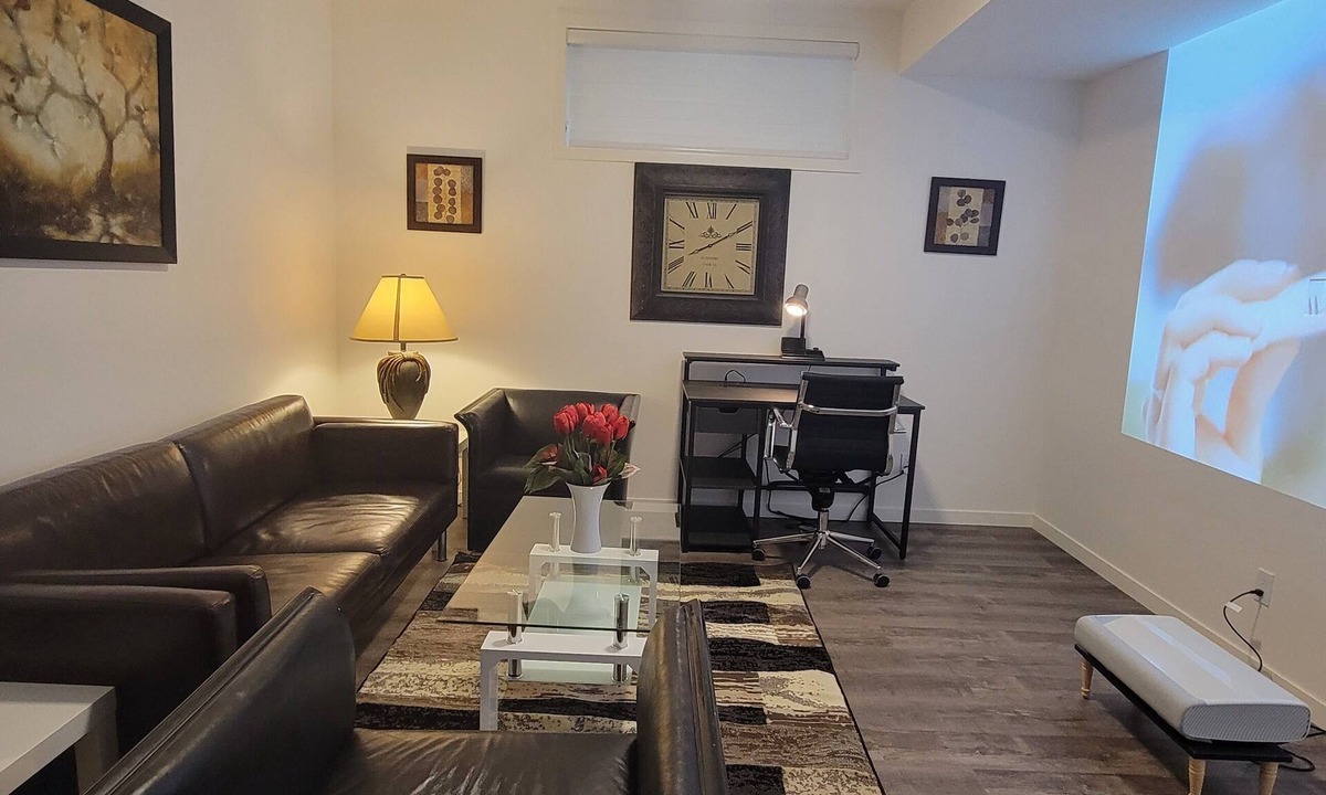 Arbour Lake House | A brand new, cozy 1-BR suite