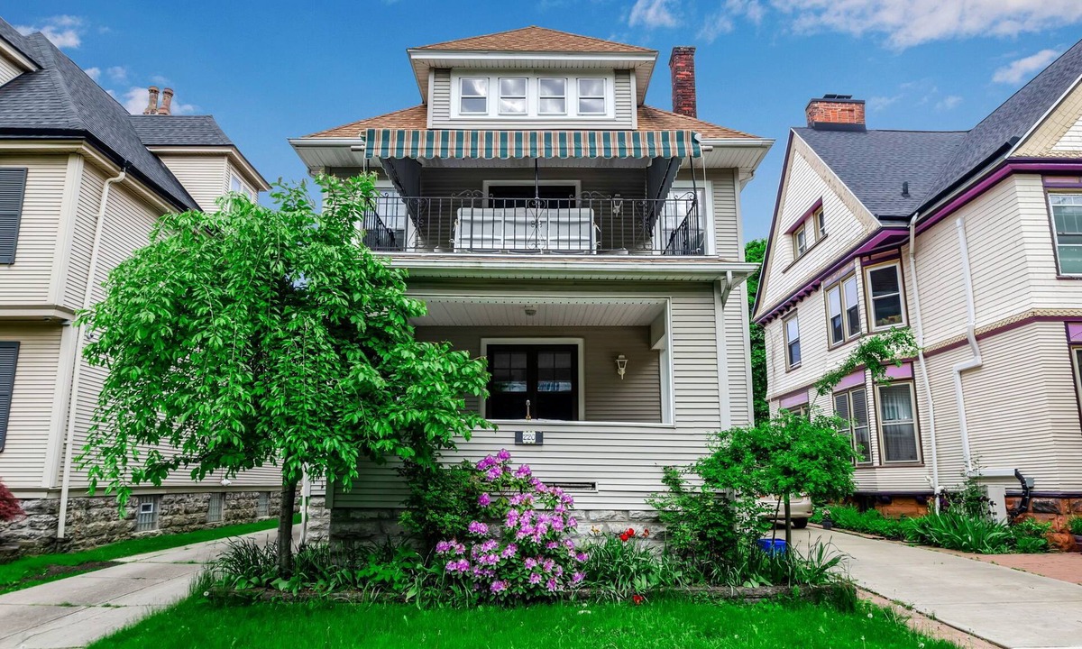 Bryant House | A Buffalo Gem in Elmwood Village. Centered between The Falls and Bills Stadium.