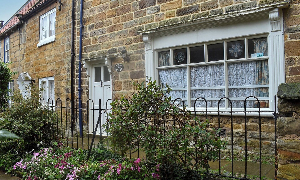 Robin Hood's Bay Cottage | A captivating village where time has seemingly stood still.
