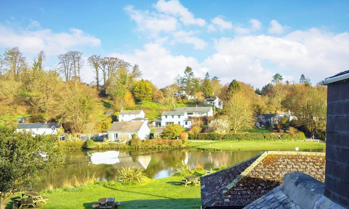 Lerryn Cottage | A characterful holiday home with an attractive open plan layout.