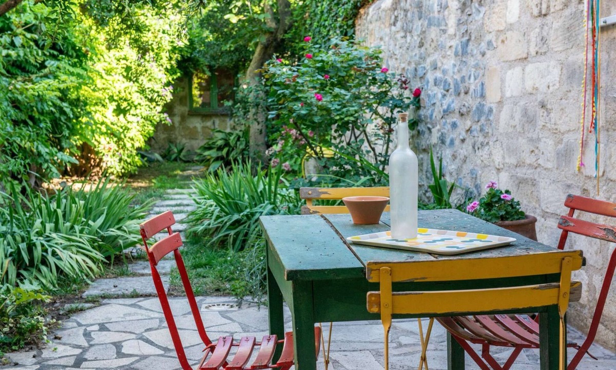 Aigues-Mortes Medieval City House | A charming and authentic house nestled within the ancient walls of Aigues-Mortes!