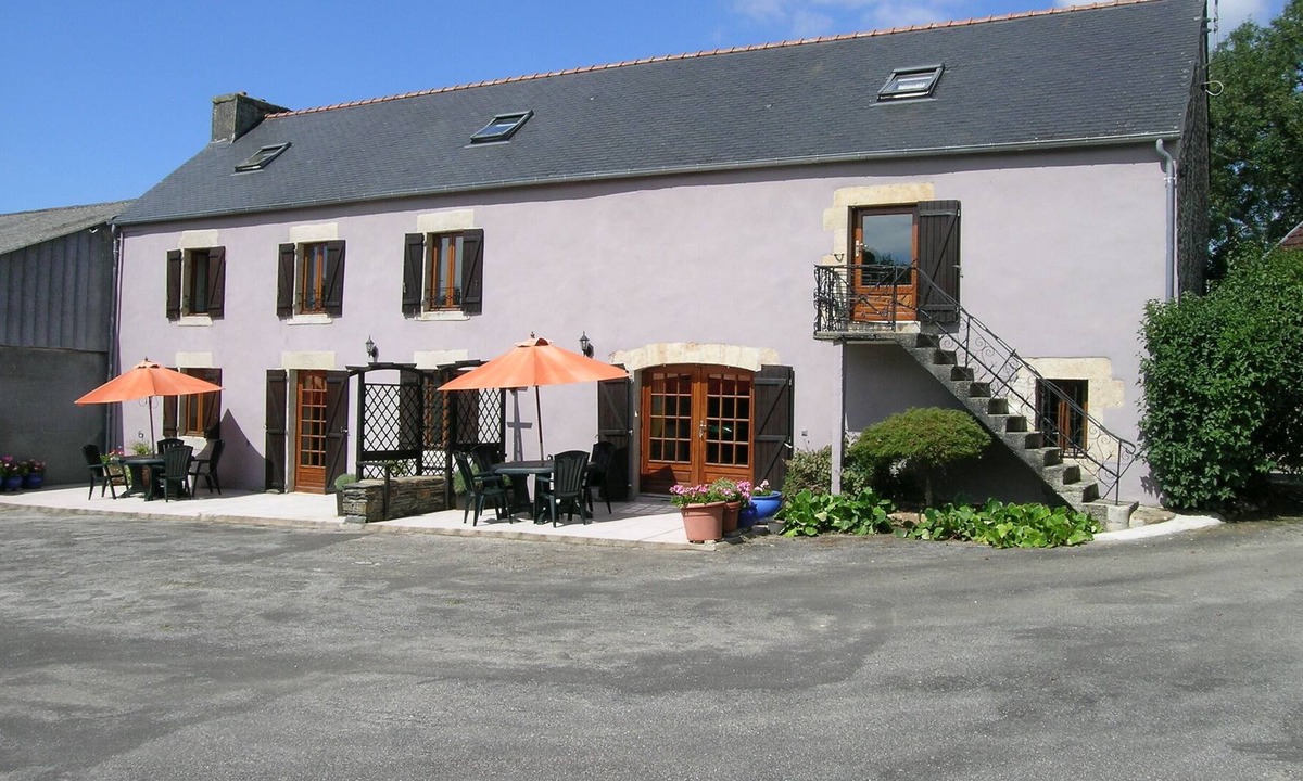 Saint-Coulitz House | A Charming old farmstead situated in an idyllic rural setting , o