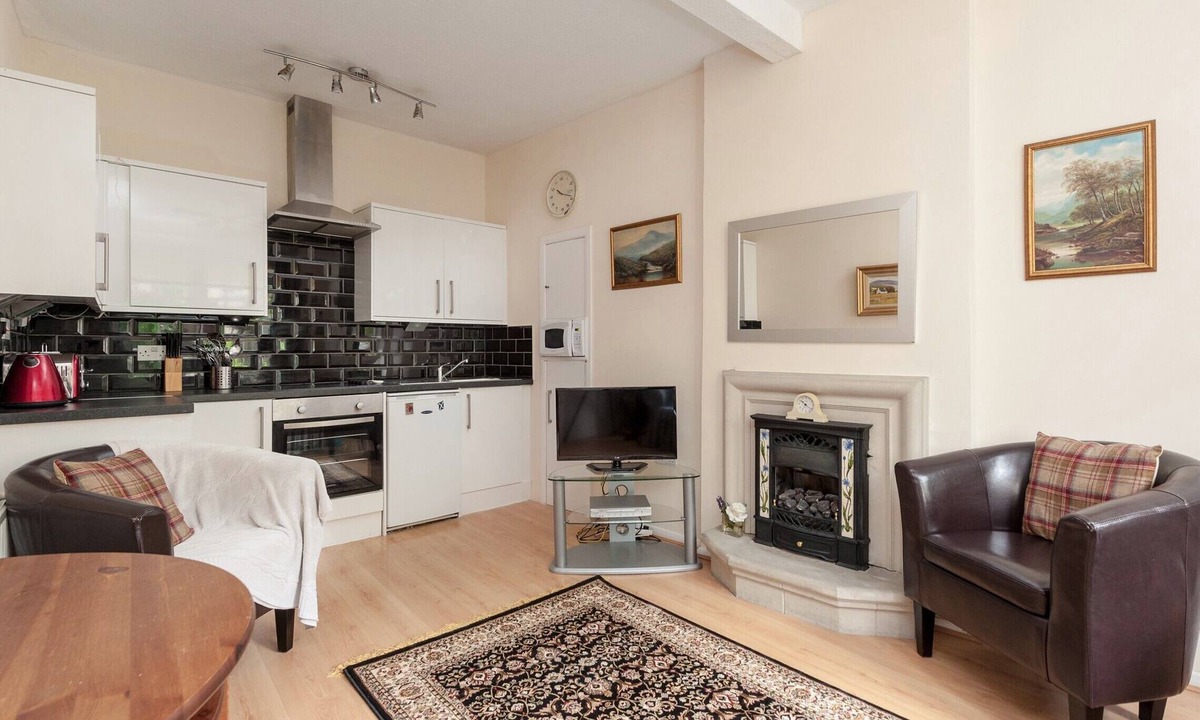 Old Town Apartment | A charming one-bed apartment in the heart of Edinburgh's Old Town. Sleeps 4.
