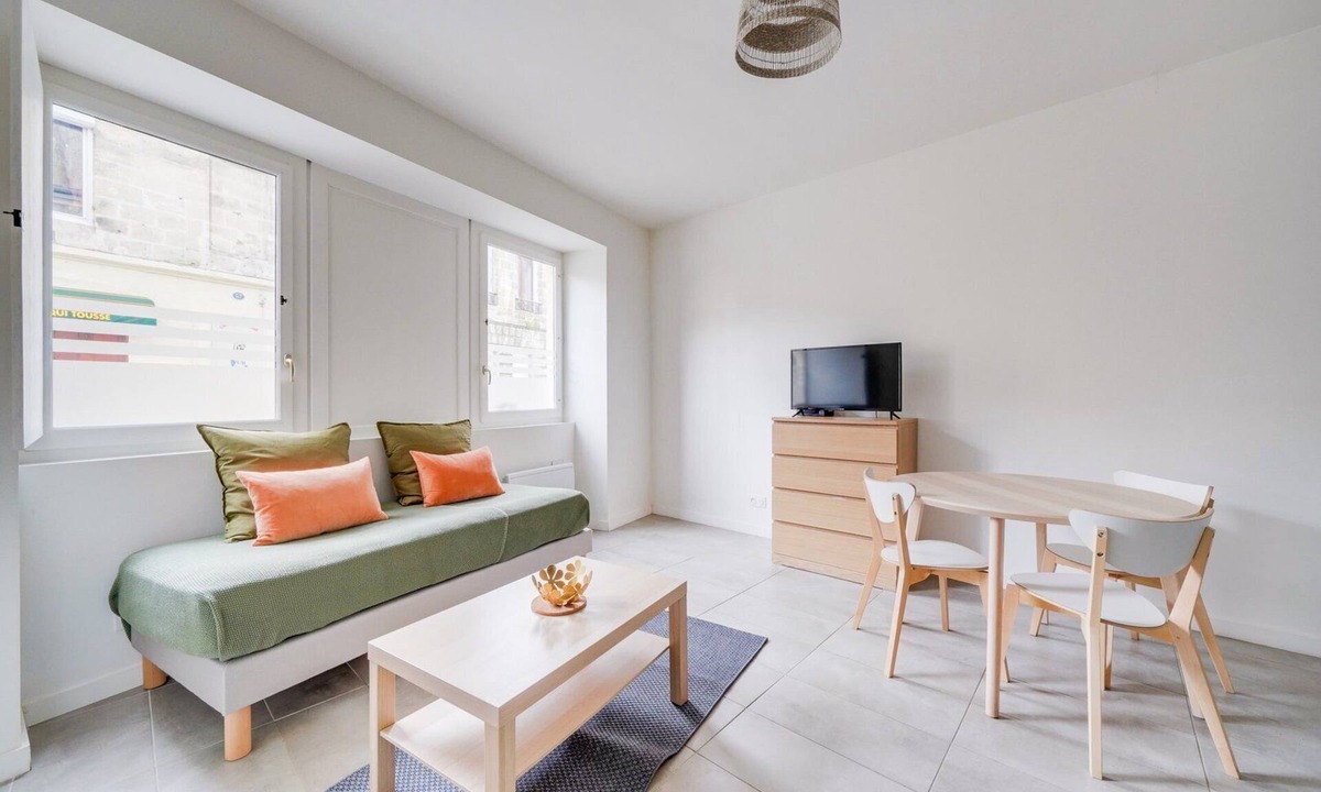 Saint-Michel - Nansouty - Saint-Genes Apartment | A charming, renovated studio flat in Bordeaux