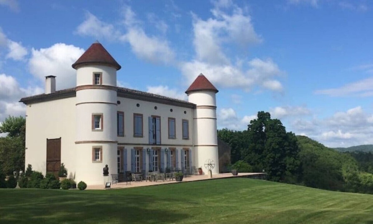 Saint-Victor-Rouzaud House | A Chateau for all generations.