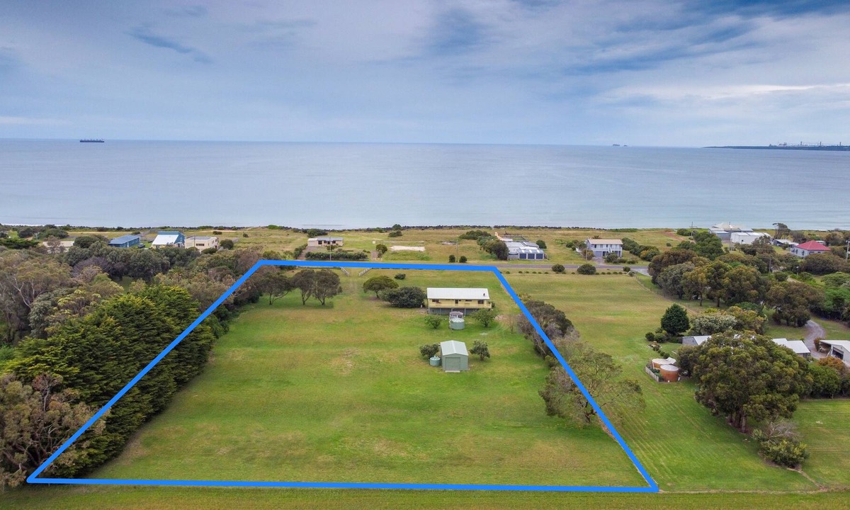 Bolwarra House | A cheerful home at the beach!