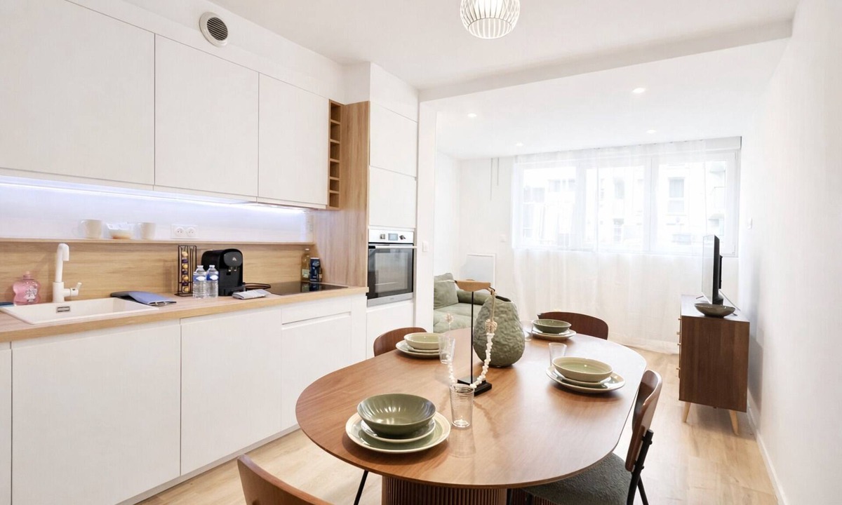 Mons-en-Baroeul Apartment | A Chic and Contemporary Interior