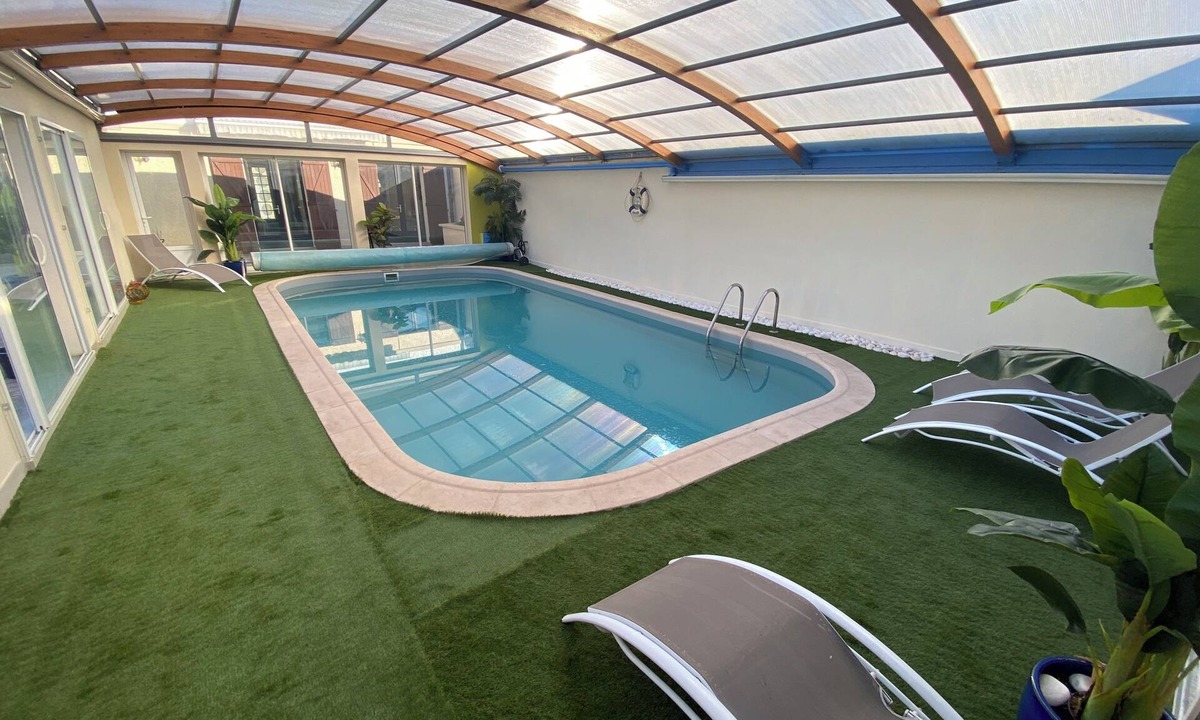 Houdancourt House | A cinema experience and a large private swimming pool in a peaceful setting