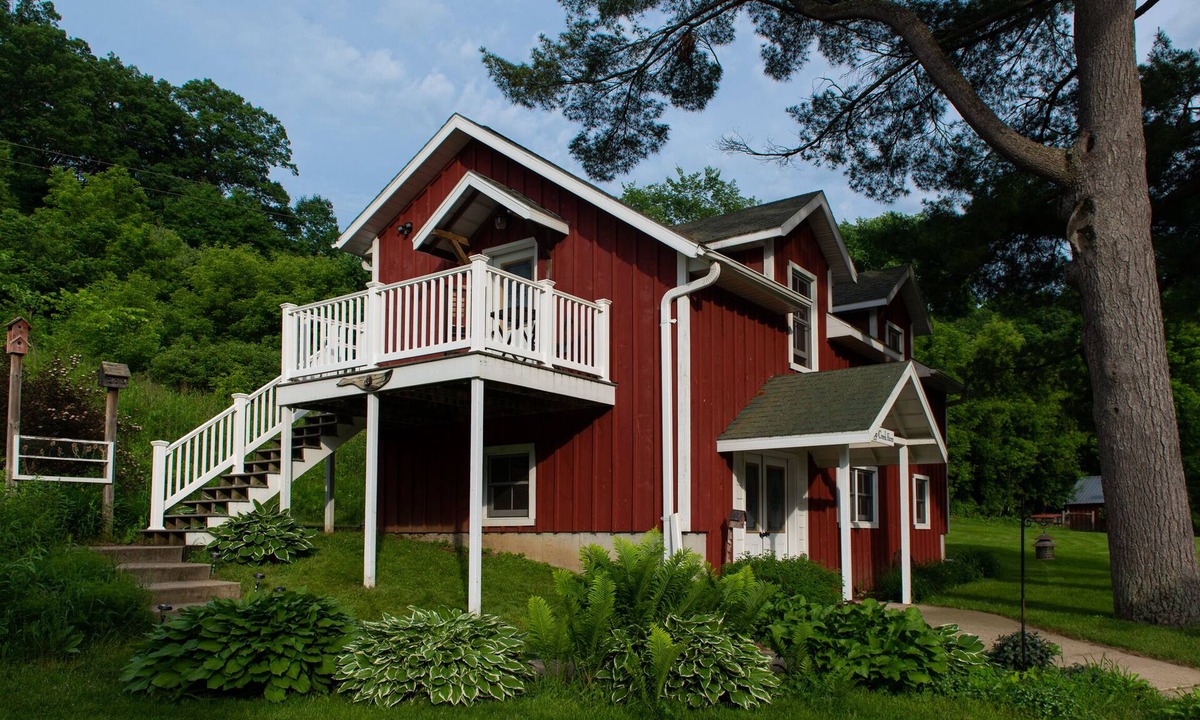Cashton House | A city loft in a country setting! Beautiful and serene.