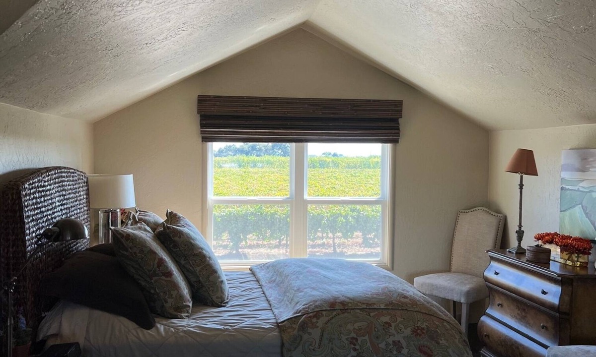 North Woodbridge Apartment | A classic barn loft, reinterpreted.