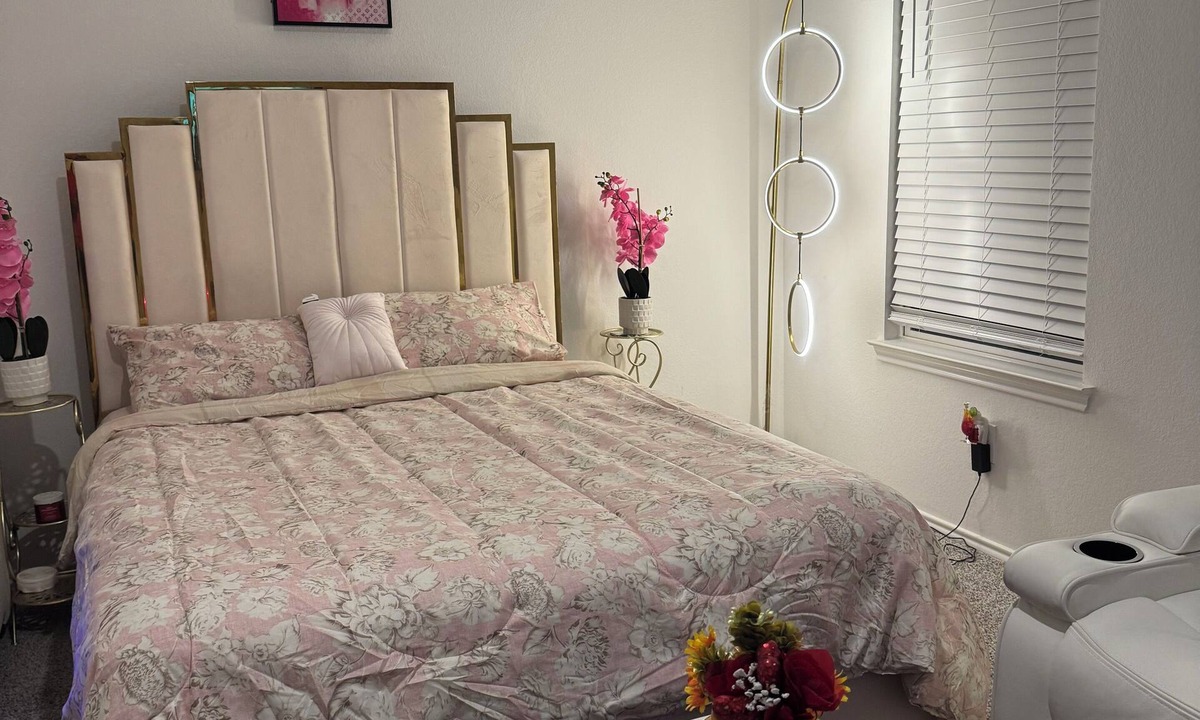 Rosenberg House | A clean nice room available in a 2024 newly built home with all great amenities.