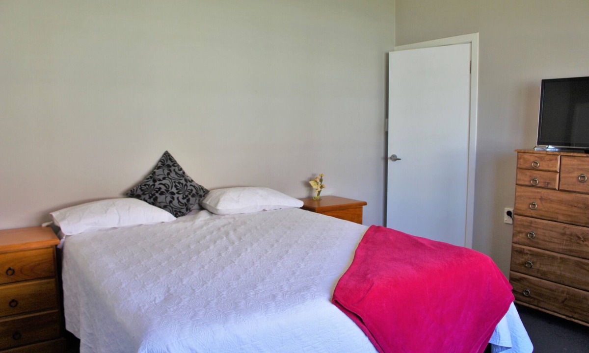 Thames House | A Comfy Break Away