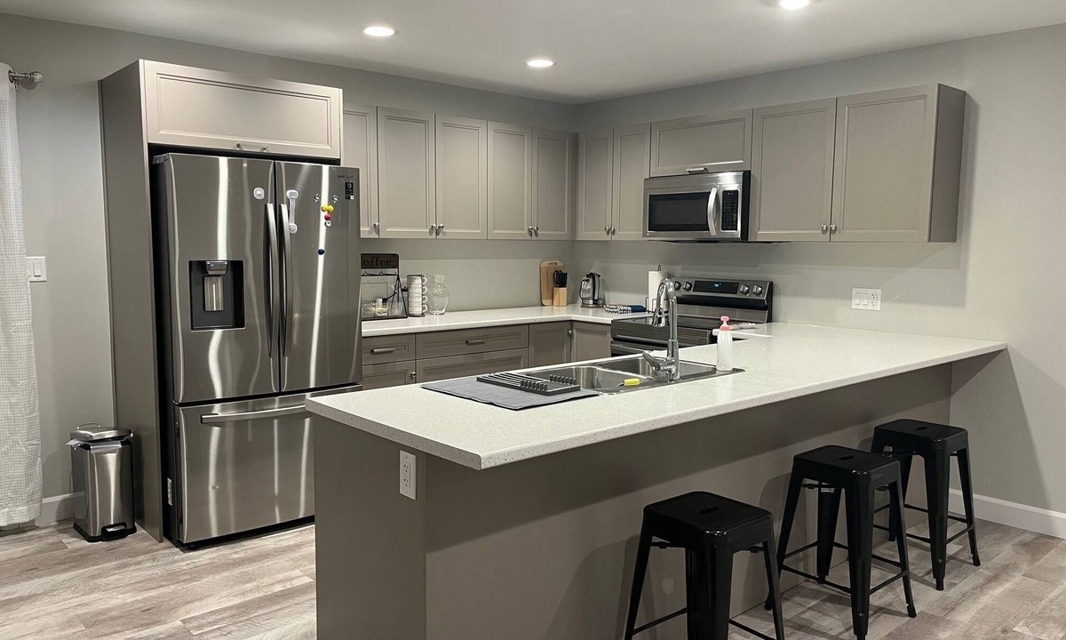 Chatham-Kent House | A complete home in Chatham, Ontario, Canada. (Sleeps 8)
