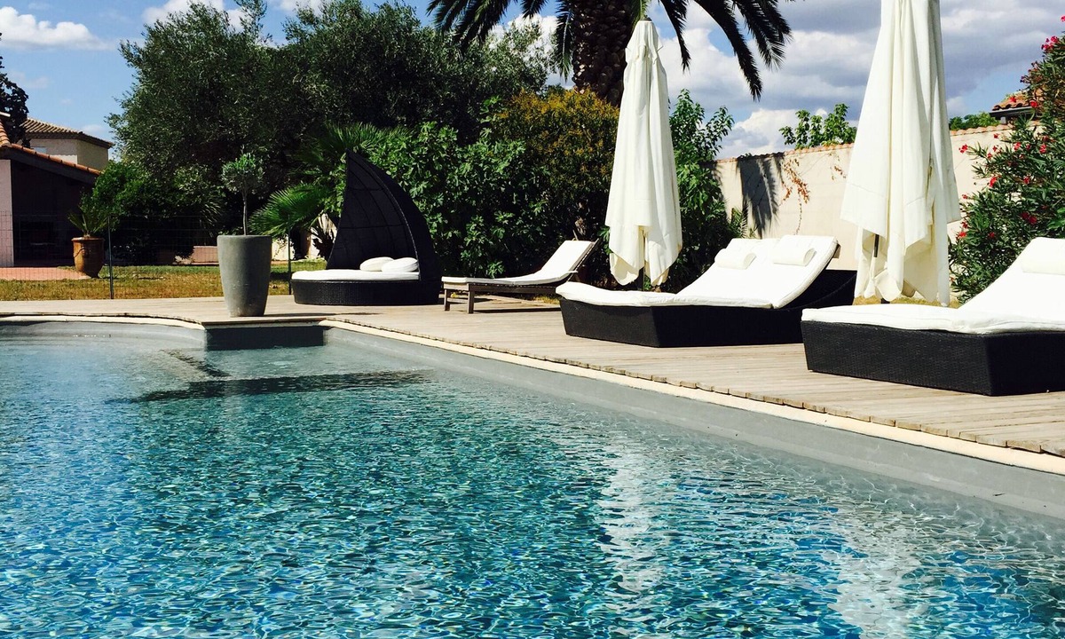 Lunel House | A corner of paradise close to the sea