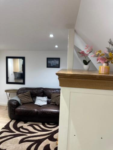 Gooshays Apartment | A Cosy and Spacious Studio Flat