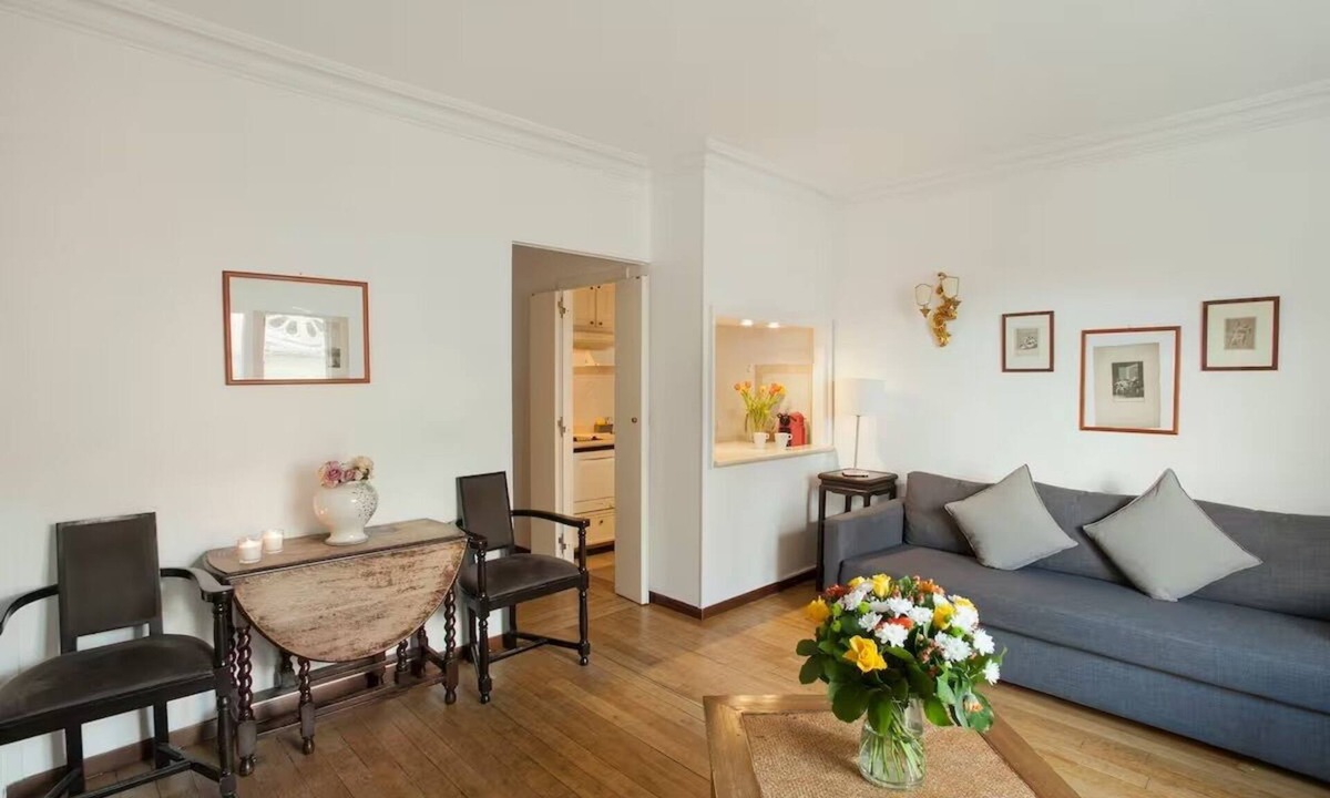 Quartier de l'Ecole-Militaire Apartment | A Cosy Nest at Invalides
