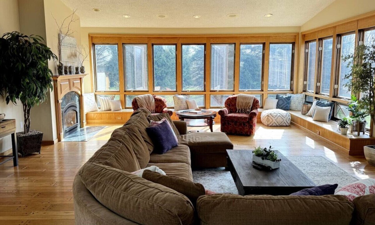 Sterling House | A+ Country Getaway | Rooftop Deck | Pet Friendly