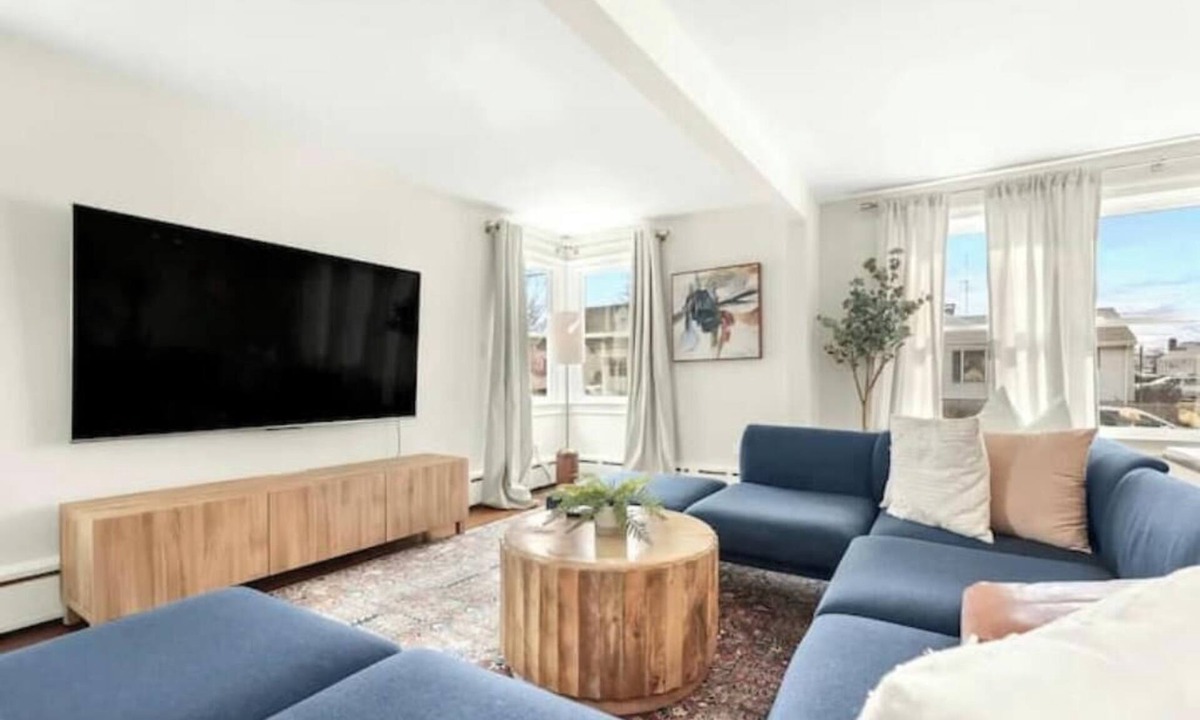 Black Rock Historic District Apartment | A Courtland Escape