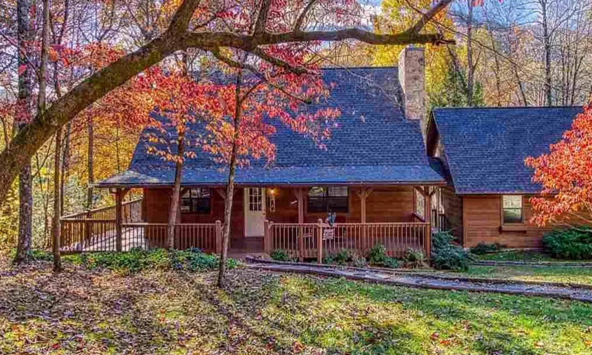 Wears Valley Cabin | A Cowpoke's Dream 3 Bedroom Cabin by RedAwning