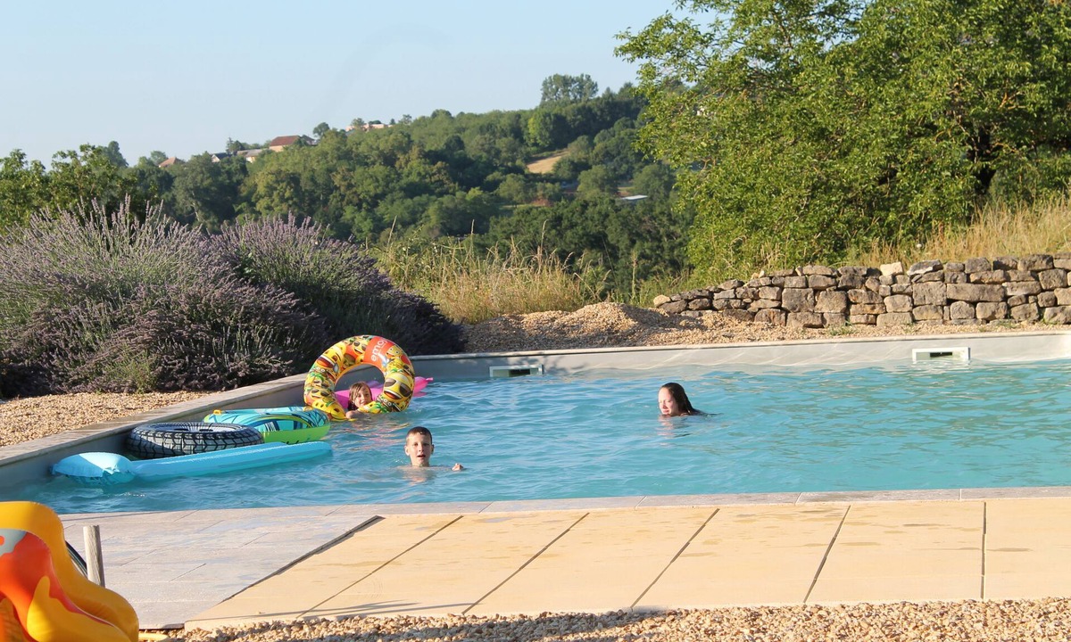 Ayen House | A Cozy Accessible Cottage with a Private Garden Le Mas No 16