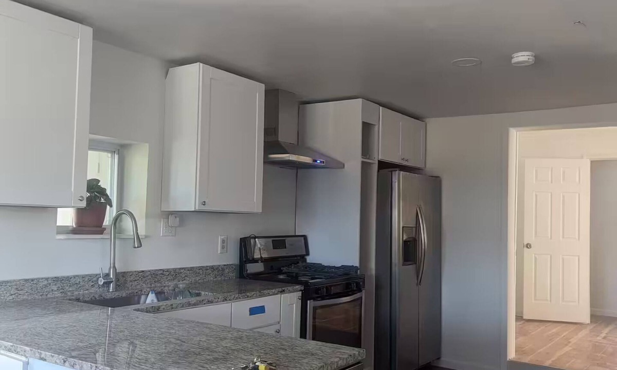 Macon House | A cozy and comfy home!